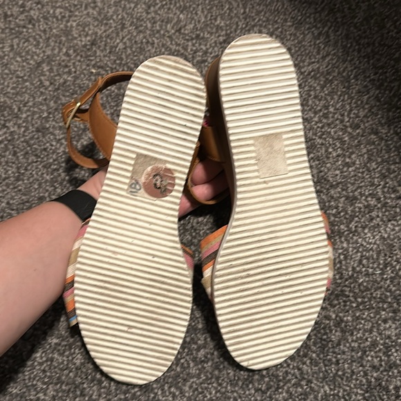 Coconuts by matisse wedge sandals - Picture 9 of 10